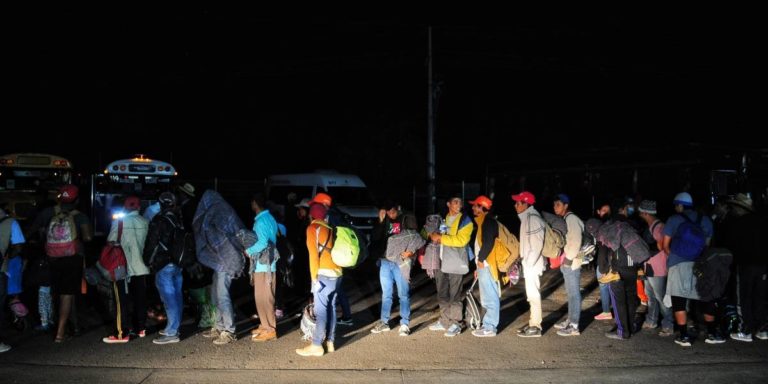 Enfrentamiento entre pobladores de Tijuana y caravana migrante
