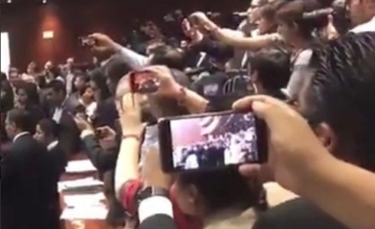 Tunden a diputados en redes sociales por insensibles