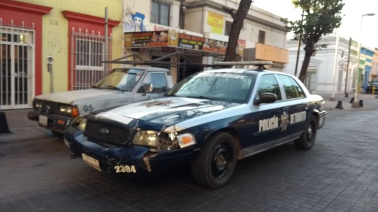 Choque entre patrulla y unidad automotriz deja dos lesionados