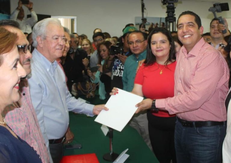 Jesús Valdés y Cinthia Valenzuela la única fórmula que se registra para dirigir el CDE del PRI