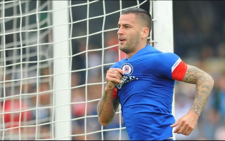 Cruz Azul vence a Pumas y se sube al liderato