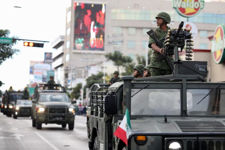 Sinaloa da la bienvenida a la Policía Militar con desfile