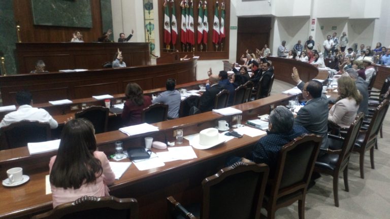 Aprueban auditar legislatura 62; arbolitos navideños de Sergio Torres con sobreprecio