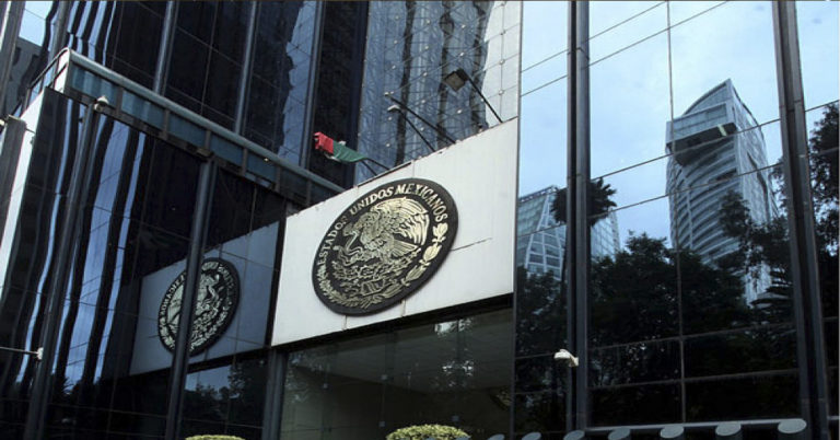 Burócratas se aferran a su salario; prevén gran número de amparos