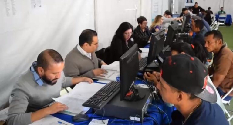 Centenares de migrantes centroamericanos reciben oferta de empleo en Tijuana