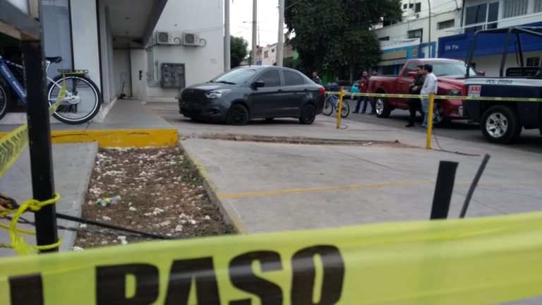 Despojo de $200 mil a empresario en el Centro de Culiacán termina en balacera