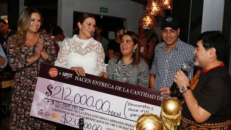 Encabezó Maradona cena a beneficio de damnificados por ‘Willa’