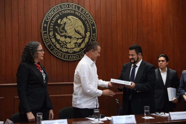 Lleva Quirino Ordaz al Congreso Segundo Informe de Gobierno