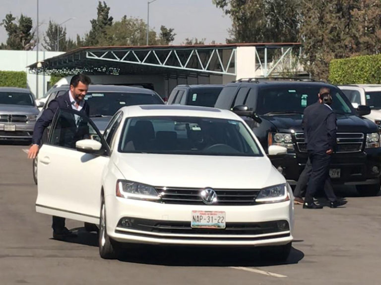 Secretarios de estado se despiden de sus escoltas; aparecen sin guardias