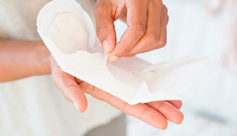 Adolescentes usan toallas higiénicas hervidas para drogarse