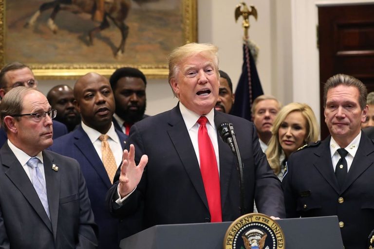 EU no tolerará ‘invasión’ de migrantes: Donald Trump