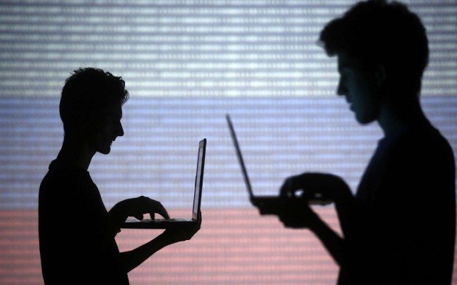 El ‘padre’ de internet sugiere dividir a Facebook y Google