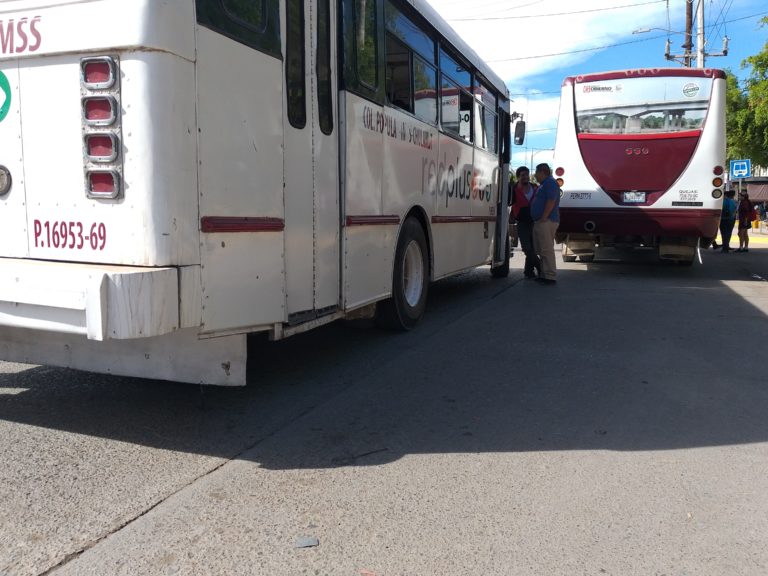 Cierra Navolato comercios, no hay taxis y sin transporte