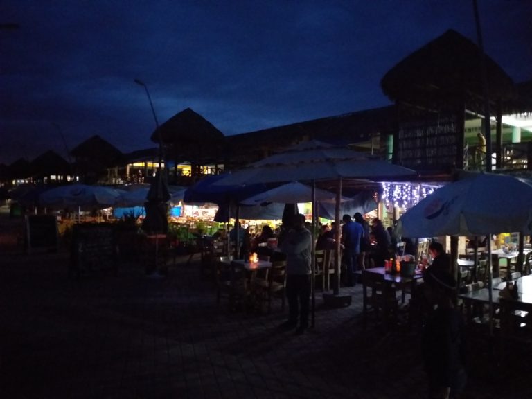 Apagón masivo deja sin luz el Muelle 33 de Altata