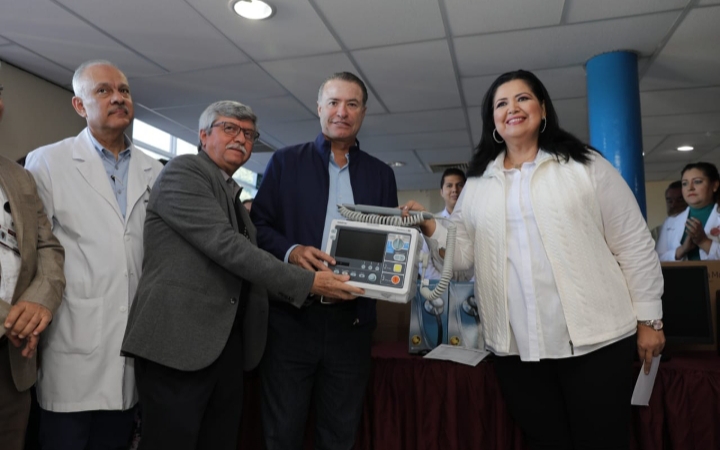 Entrega Quirino ambulancias y equipamiento médico por $15 millones