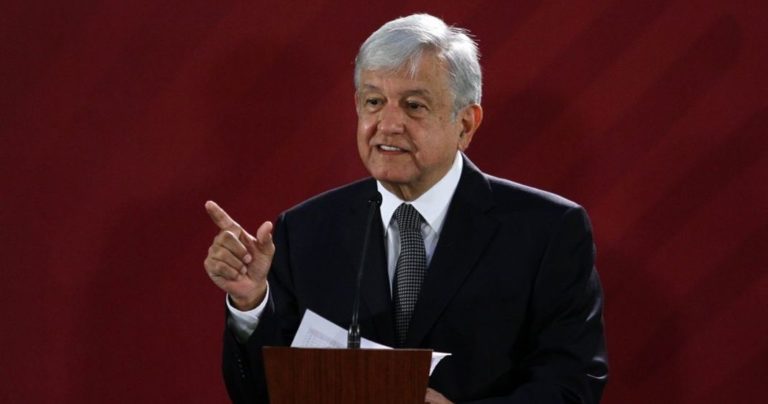 La UNAM debe hacer más con menos y acabar con los lujos: López Obrador