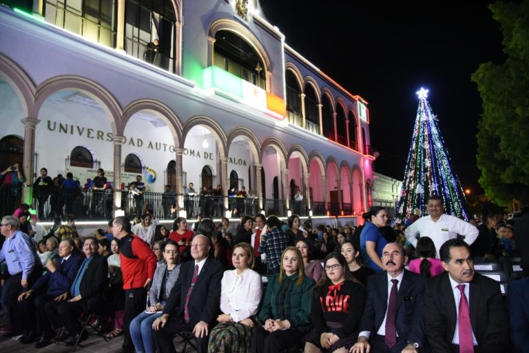 Llega la Navidad y los buenos deseos a la UAS con el encendido del árbol