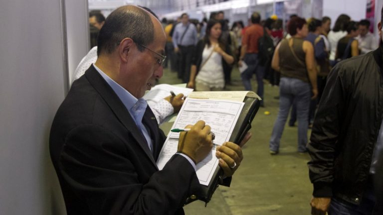 SHCP suspende contrataciones en dependencias