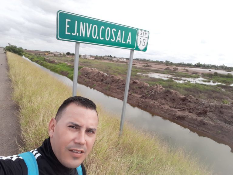 Por una manda camina 61 kilómetros desde Altata; va a La Lomita