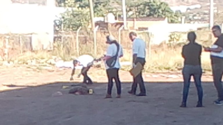 Muere hombre aplastado por camión de carga en empresa de paquetería