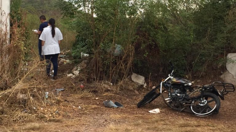 Hallan asesinado y semi quemado a motociclista en el sector Santa Fe, Culiacán