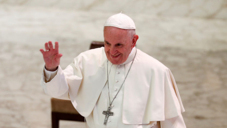 Papa Francisco: “La homosexualidad está de moda” pero los gais no deben unirse al clero católico