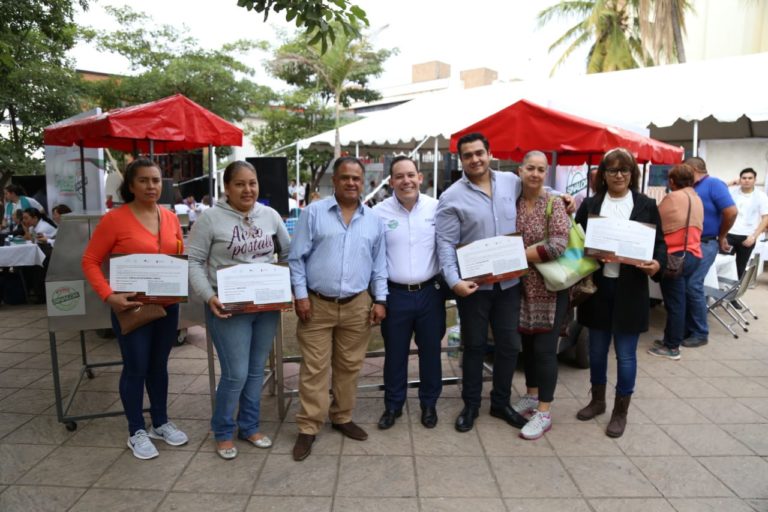 Vinculan a buscadores de empleo en “Feria Empléate”