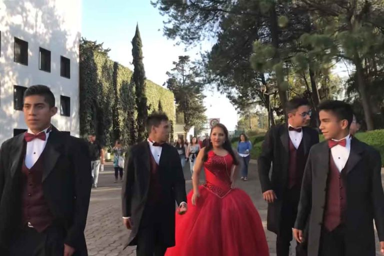 Quinceañera se toma sus fotos en Los Pinos y se vuelve viral (FOTOS Y VIDEO)