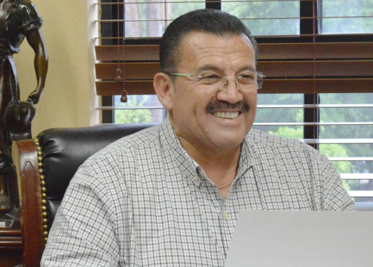 Por revanchismo el PRI despidió a su hermana, dice alcalde