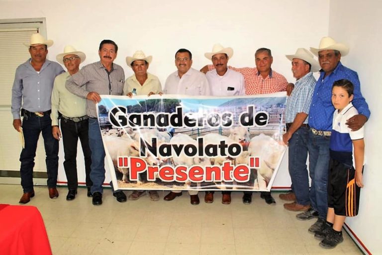 Insiste presidente en no apoyo en efectivo a CNC; ‘abraza’ a ganaderos