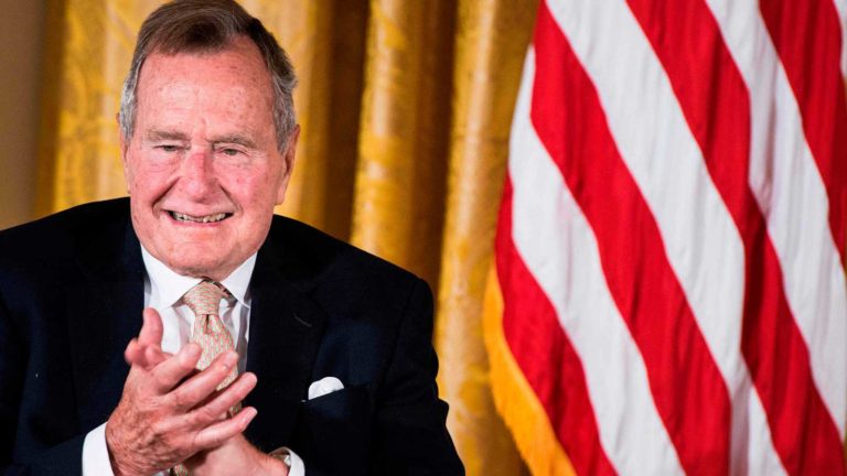 Muere George Bush padre, el presidente que selló el fin de la Guerra Fría