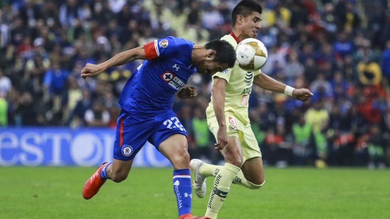 ¡Plop! El árbitro perdonó a Cruz Azul, que al final perdonó al América