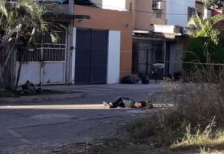 Amarrado de pies y manos, lo ejecutan en medio de la calle en Culiacán