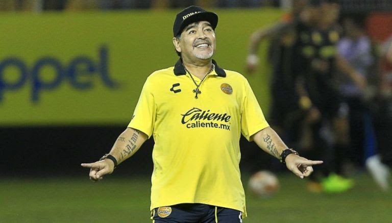 Diego Maradona continuará en Dorados; en depresión por problemas personales