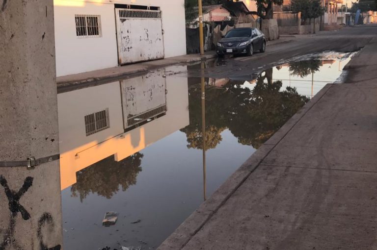 Fugas de aguas negras y potable cumplen un mes en Villa Juárez y Japan no los atiende