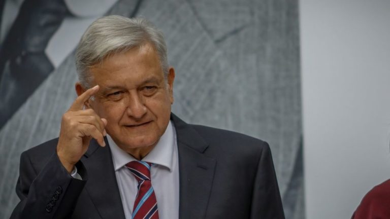 Reconoce AMLO desabasto; pide paciencia y resistir