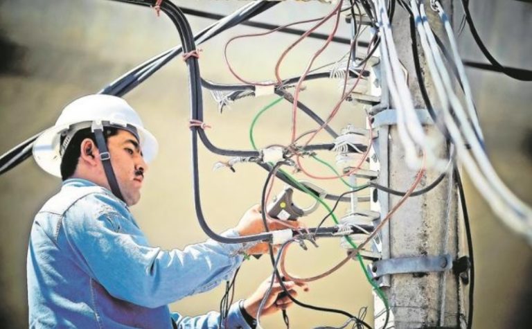 CFE reporta pérdidas de casi 60 mil mdp por robo de electricidad; va contra “diablitos”