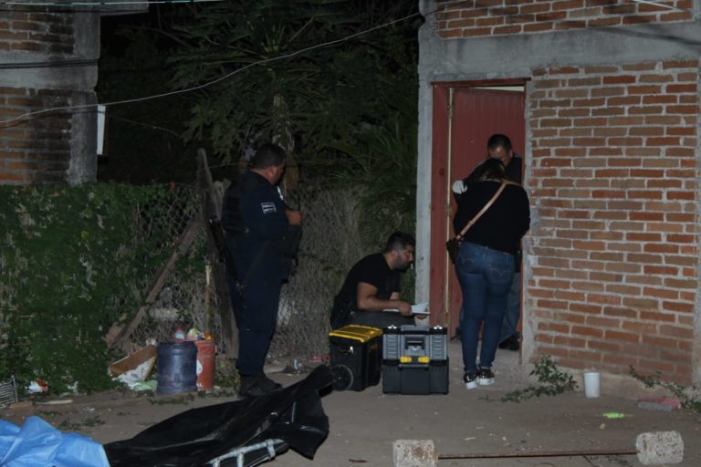 Hallan degollado a un hombre al interior de su casa en Mocorito