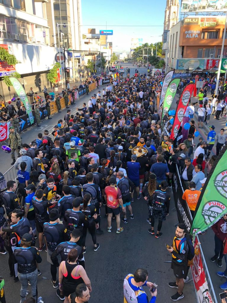 Maratonistas llenan de color el primer cuadro de Culiacán