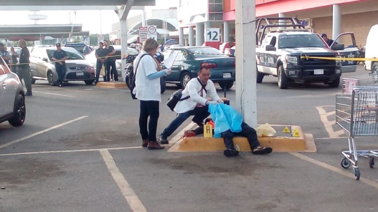 Lo ejecutan en plaza comercial de Culiacán