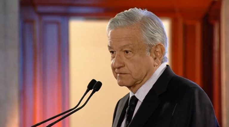 López Obrador anuncia la compra de 500 pipas para regularizar distribución de gasolinas