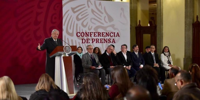 Presenta AMLO a nuevos titulares de radio y televisión públicas