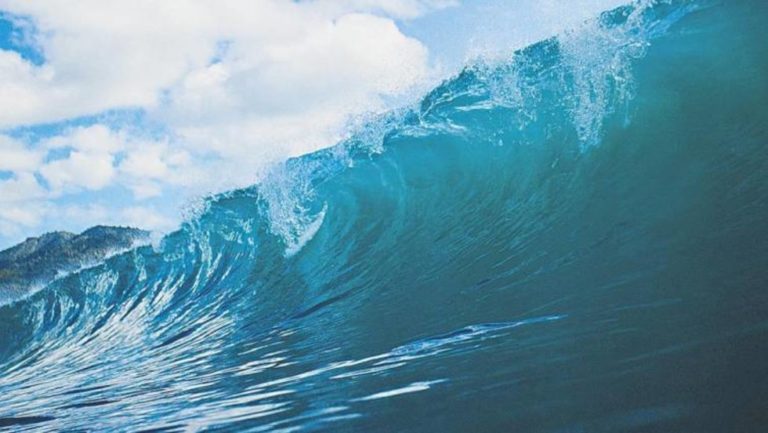 Calentamiento global aumenta fuerza de las olas