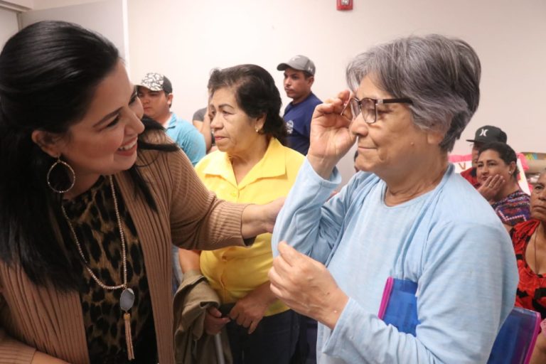 Seguro Popular entrega más de 140 lentes y 36 resultados de mastografías en Culiacán