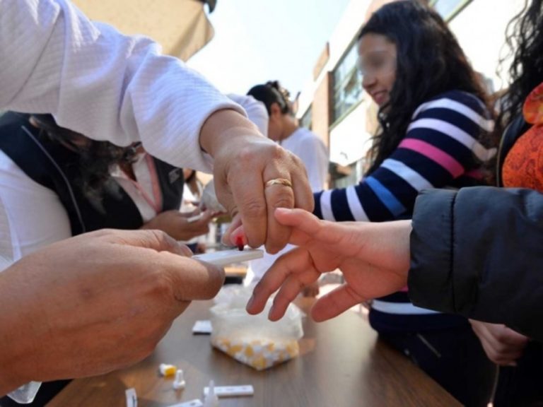 Incredulidad y estigma mantienen epidemia del VIH en México