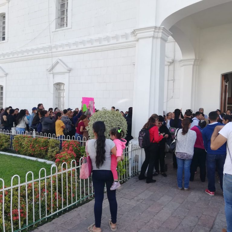 Le llueven antorchistas a Estrada Ferreiro