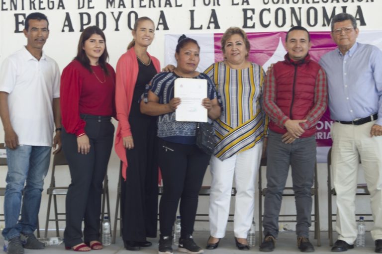 Entregan cemento a familias de escasos recursos en Navolato