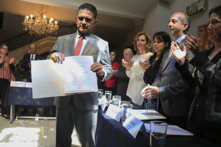 Un sinaloense, y hombre cercano a AMLO, figura entre los 10 aspirantes a Fiscal de la nación