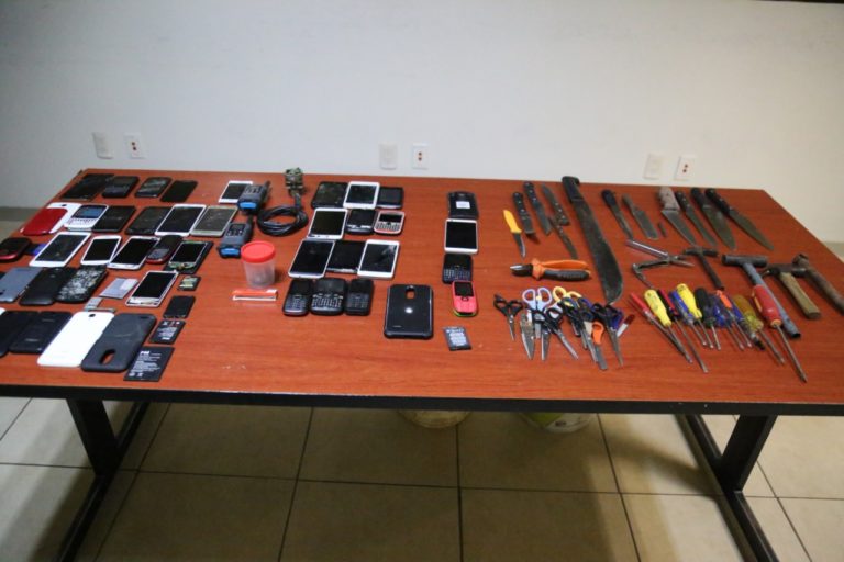 Realizan revisión en penitenciaria de Culiacán; hallan objetos ilícitos