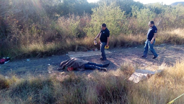 Camioneta se sale de control en la México 15; un muerto y 4 heridos